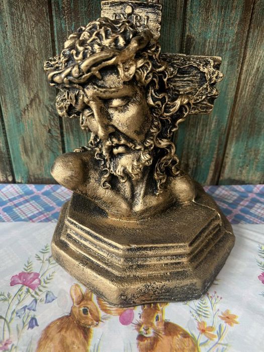 Gilt-finished plaster classical bust with a vine crown